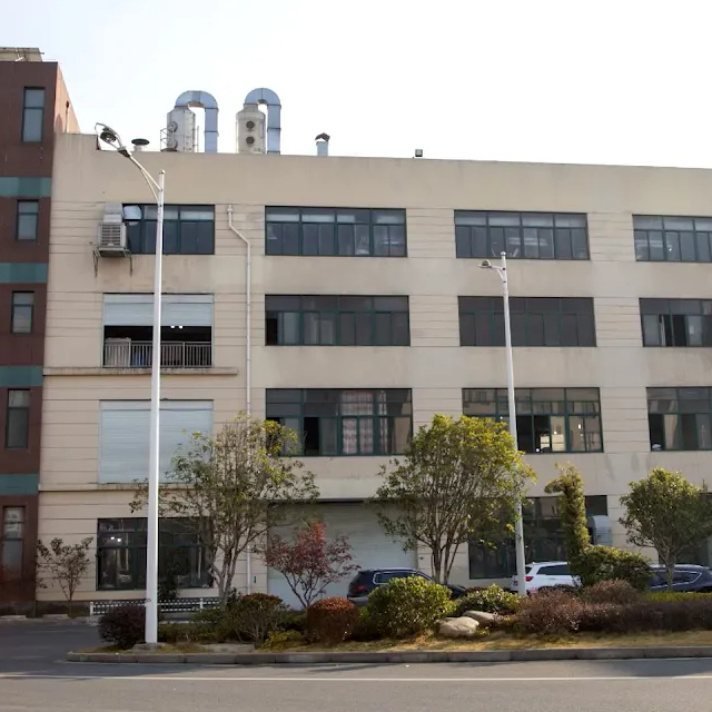 Yantuo Crystal rhinestone manufacturing factory in Pujiang