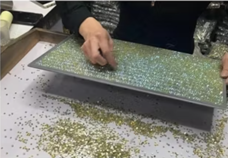 Rhinestone quality inspection and product selection